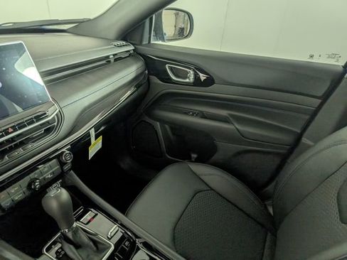 New 2025 Jeep Compass Latitude w/ Altitude Special Edition image 22