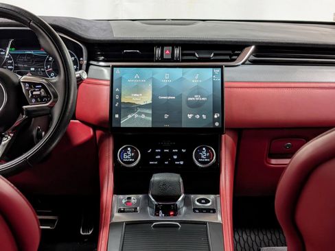 Used 2022 Jaguar F-PACE SVR image 26