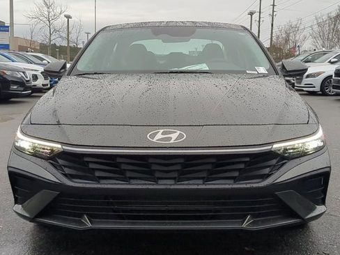 New 2025 Hyundai Elantra SEL FWD image 9