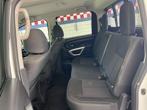 Used 2018 Nissan Titan SV AWD/4WD image 16