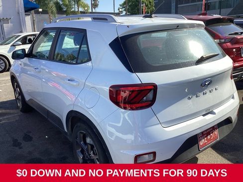 Used 2025 Hyundai Venue SEL FWD image 4