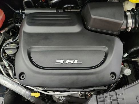 Used 2018 Chrysler Pacifica Touring-L Plus FWD image 34