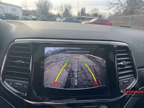 Used 2020 Jeep Grand Cherokee Limited image 21