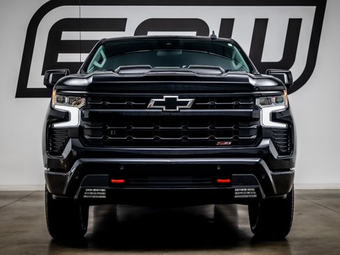 Used 2024 Chevrolet Silverado 1500 LT Trail Boss w/ LT Trail Boss Premium Package AWD/4WD image 3