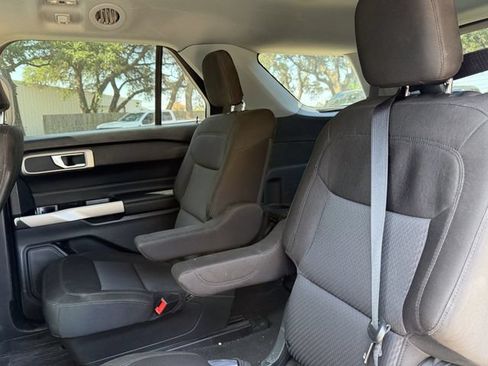Used 2022 Ford Explorer XLT RWD image 17
