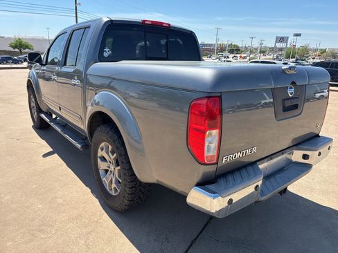 Used 2016 Nissan Frontier SL image 5