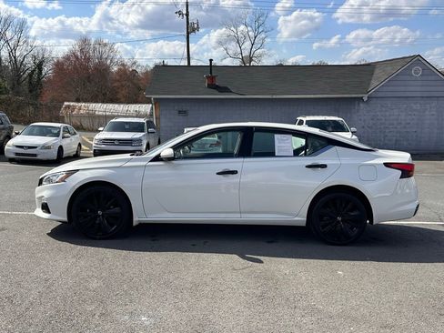 Used 2021 Nissan Altima 2.5 Platinum image 3