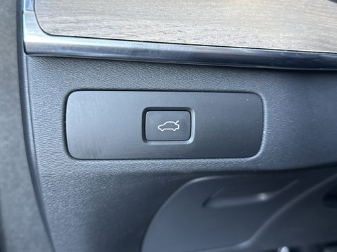 Used 2025 Volvo XC90 B6 Plus image 45