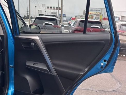 Used 2018 Toyota RAV4 LE image 17