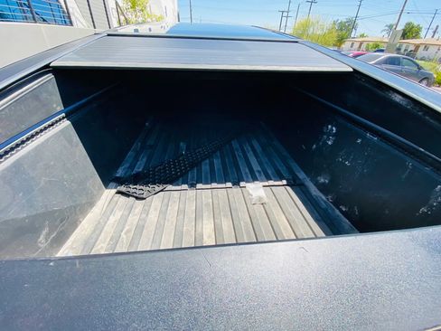 Used 2024 Tesla Cybertruck AWD Crew Cab image 23