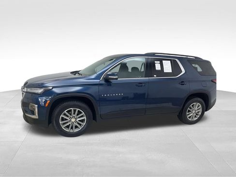 Used 2023 Chevrolet Traverse LT FWD image 2