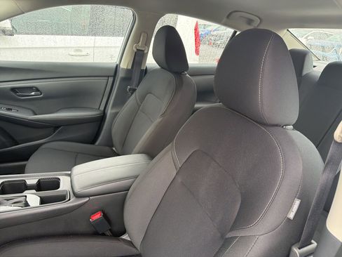 Used 2025 Nissan Sentra S image 7