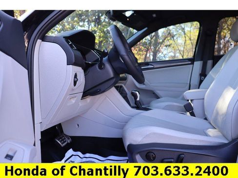 Used 2022 Volkswagen Tiguan SE R-Line image 25