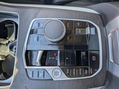 Used 2024 BMW X7 xDrive40i image 40