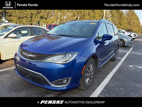Used 2019 Chrysler Pacifica Touring-L Plus image 1