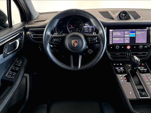 Used 2026 Porsche Macan AWD/4WD image 16