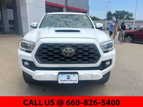 Used 2020 Toyota Tacoma TRD Sport w/ TRD Premium Sport Package AWD/4WD image 3