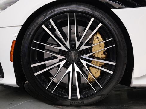 Used 2022 Aston Martin DBS Superleggera Volante RWD image 10