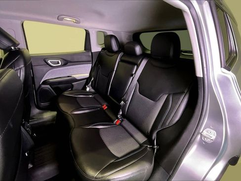 Used 2022 Jeep Compass Latitude image 21