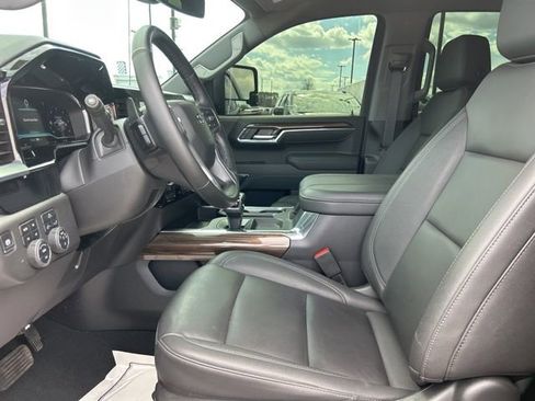 Used 2025 Chevrolet Silverado 1500 LT Trail Boss w/ LPO, Utility Wall Package image 15