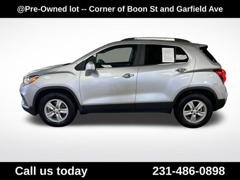 Used 2019 Chevrolet Trax LT w/ LT Convenience Package AWD/4WD image 2