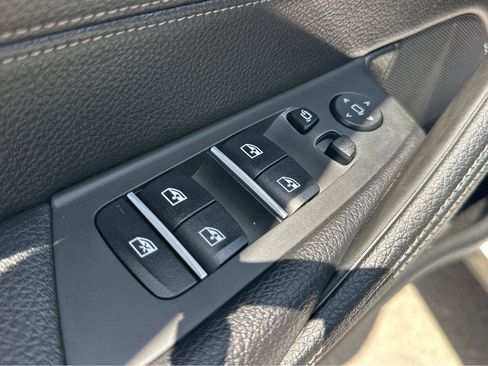 Used 2019 BMW 530e w/ Premium Package RWD image 30