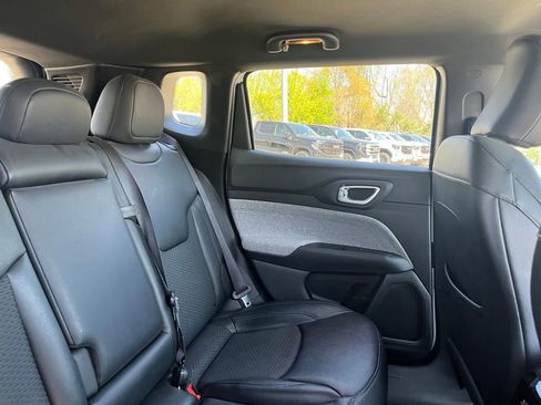 Used 2024 Jeep Compass Latitude AWD/4WD image 36