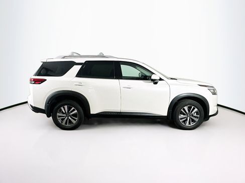 Used 2024 Nissan Pathfinder SL image 10