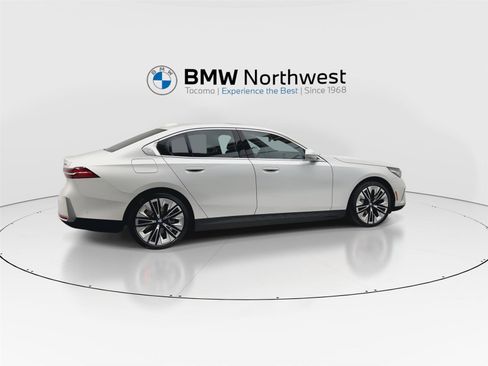 Used 2026 BMW i5 eDrive40 image 4