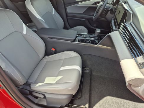 Used 2025 Toyota Camry SE w/ Multimedia Upgrade Package image 23