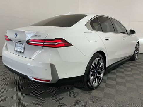 Certified 2024 BMW i5 eDrive40i w/ Premium Package image 4