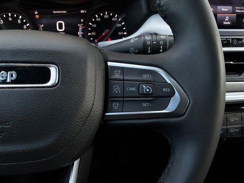 Used 2025 Jeep Compass Limited AWD/4WD image 37