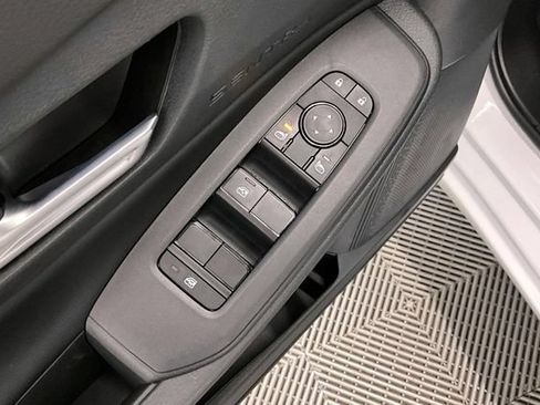 New 2026 Nissan Sentra SV w/ SV Convenience Package FWD image 31