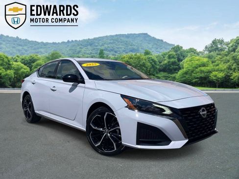 Used 2025 Nissan Altima 2.5 SR w/ SR Premium Package AWD/4WD image 1