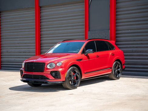 Used 2022 Bentley Bentayga image 1