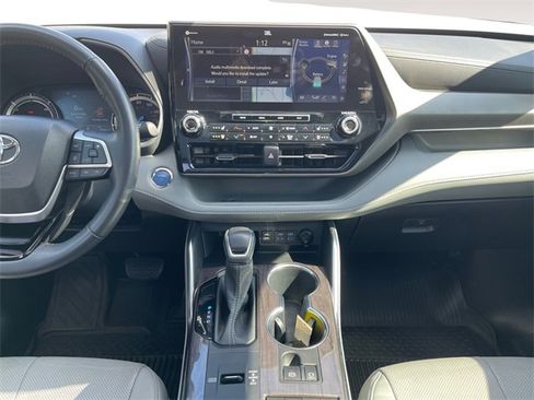 Used 2022 Toyota Highlander Limited image 11