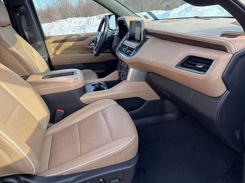 Used 2024 Chevrolet Suburban Premier image 25