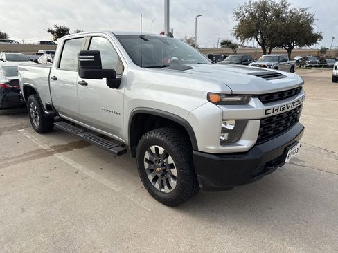 Used 2022 Chevrolet Silverado 2500 Custom w/ Custom Convenience Package image 3