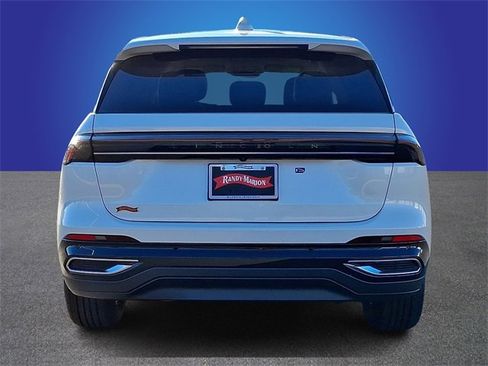 Used 2025 Lincoln Nautilus Premier w/ Equipment Group 102A image 5