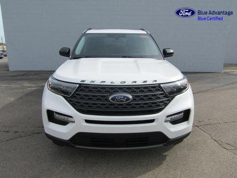Certified 2023 Ford Explorer XLT w/ Equipment Group 202A AWD/4WD image 3