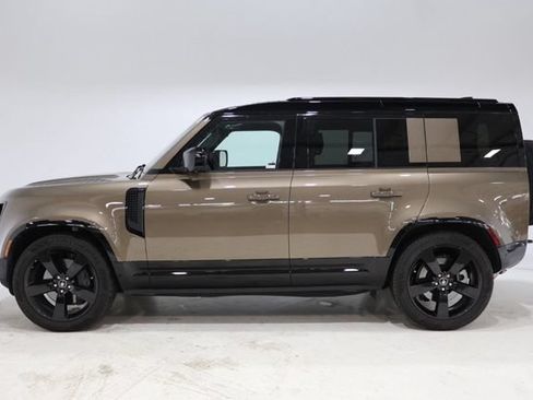 Used 2025 Land Rover Defender 110 X-Dynamic SE AWD/4WD image 4