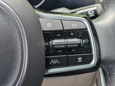 Used 2023 Kia Carnival SX Prestige FWD image 18