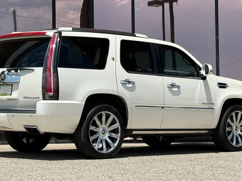 Used 2013 Cadillac Escalade Platinum AWD/4WD image 12