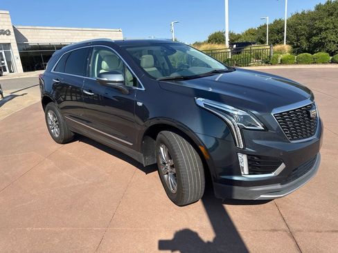 Used 2021 Cadillac XT5 Premium Luxury FWD image 3