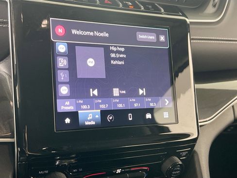 Used 2023 Jeep Grand Cherokee Laredo image 14