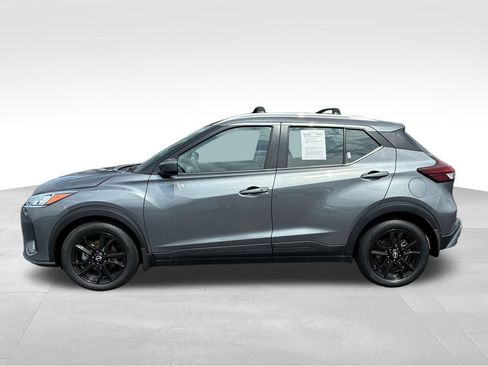 Used 2023 Nissan Kicks SV w/ Exterior Package FWD image 3