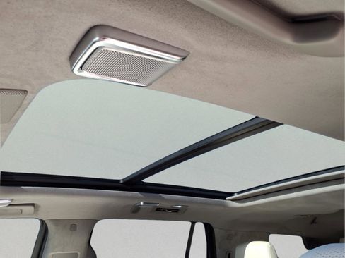 Used 2024 Cadillac Escalade Premium Luxury Platinum w/ Heavy-Duty Trailer Package image 20