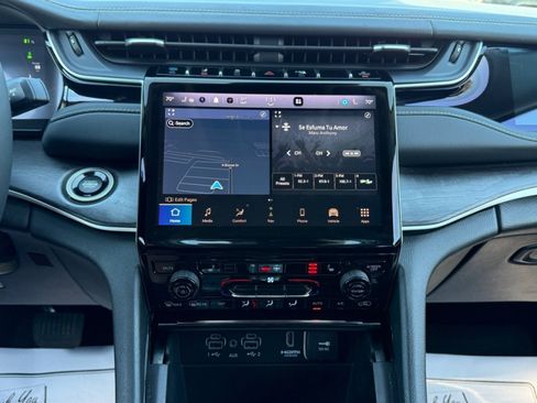 Used 2022 Jeep Grand Cherokee Limited image 29