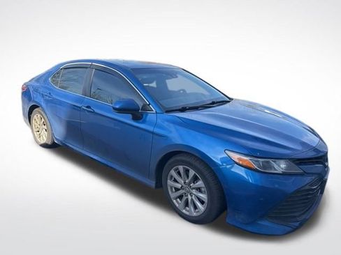 Used 2019 Toyota Camry LE image 5