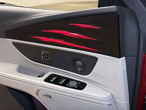 New 2026 Lincoln Nautilus Reserve w/ Jet Appearance Package image 33